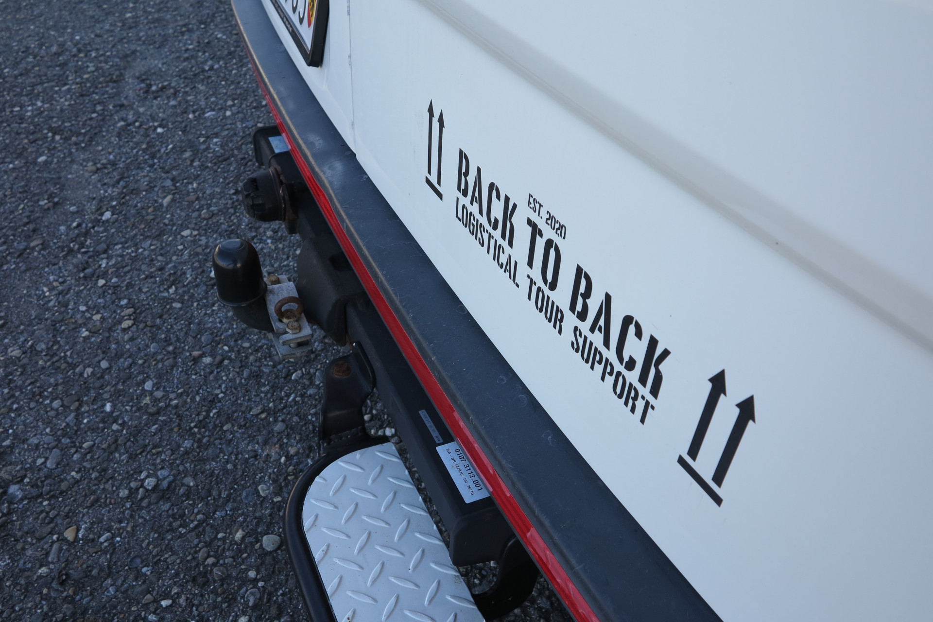 vw_crafter_1_heck_logo_klein.JPG