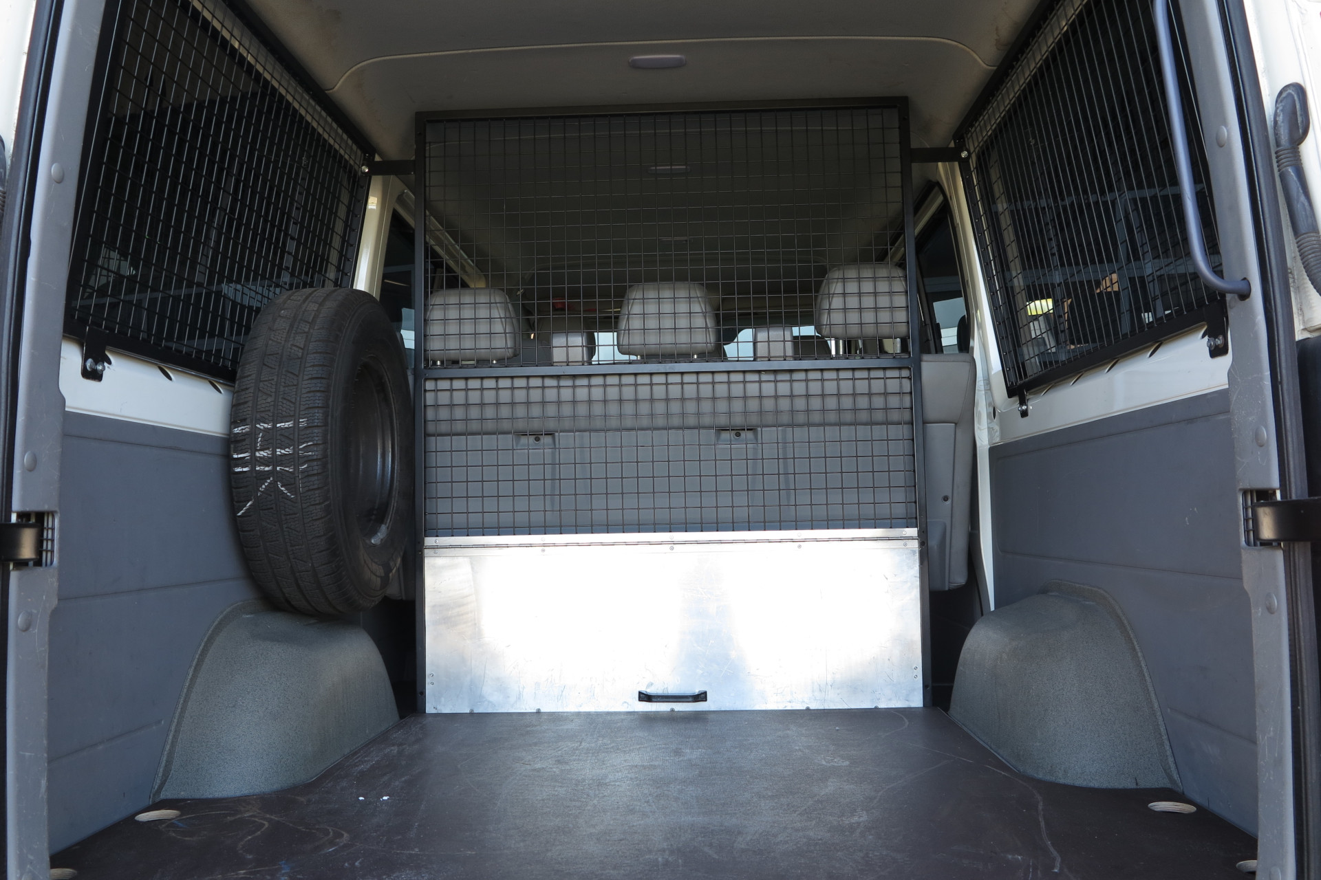 vw_crafter_1_laderaum_2.JPG