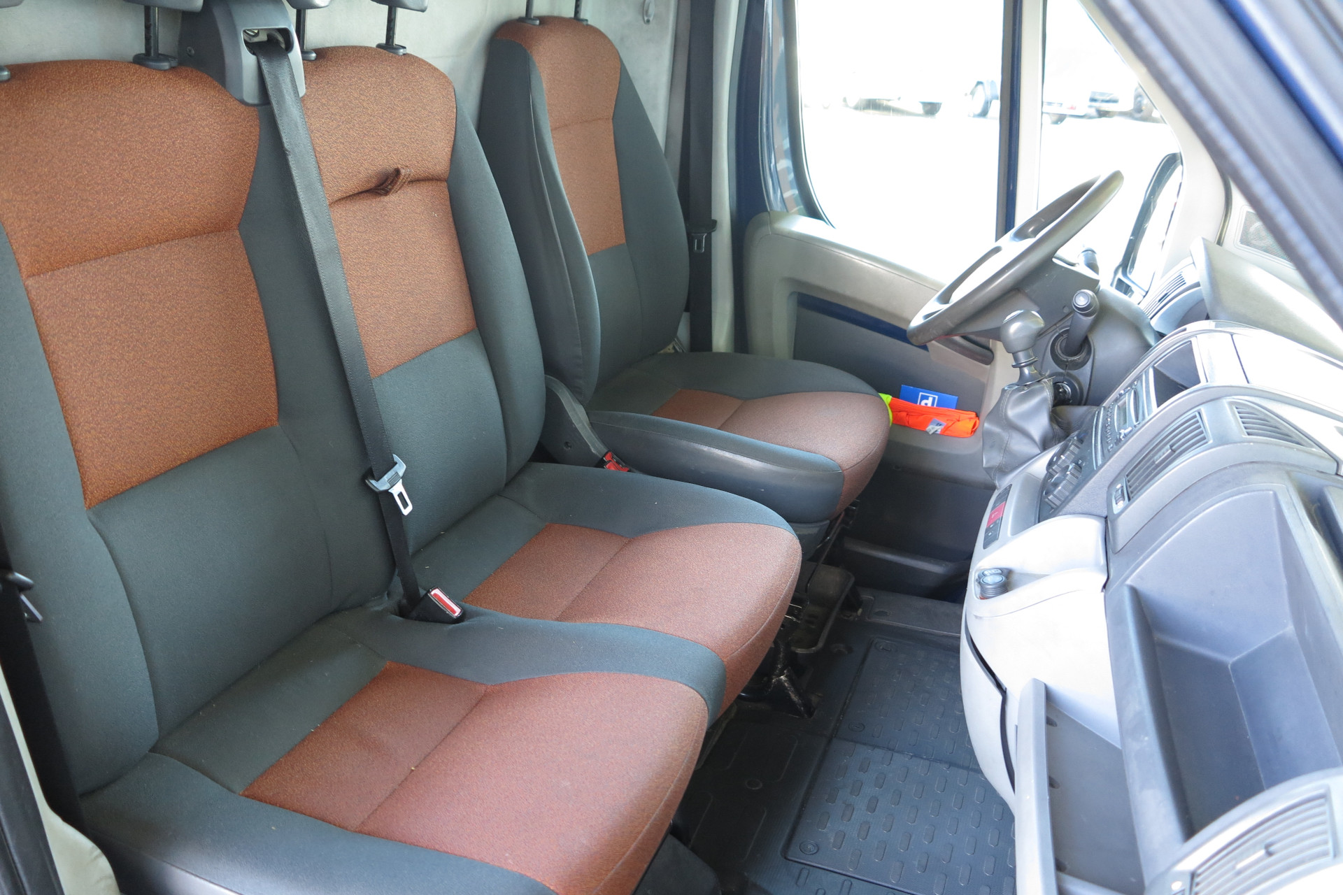 FIAT_Ducato_Hochraum_Innenraum_2.JPG