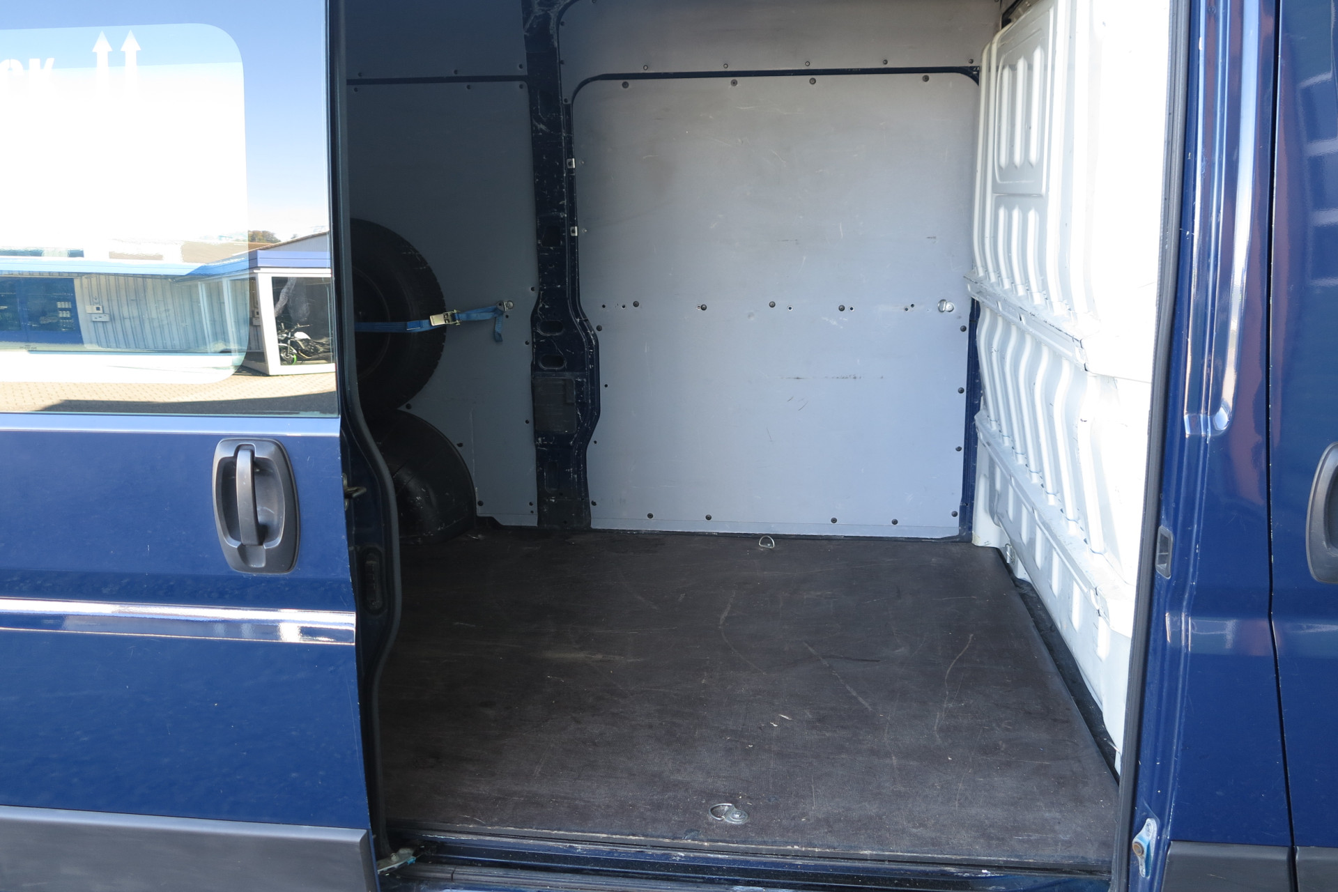 FIAT_Ducato_Hochraum_Laderaum_1.JPG