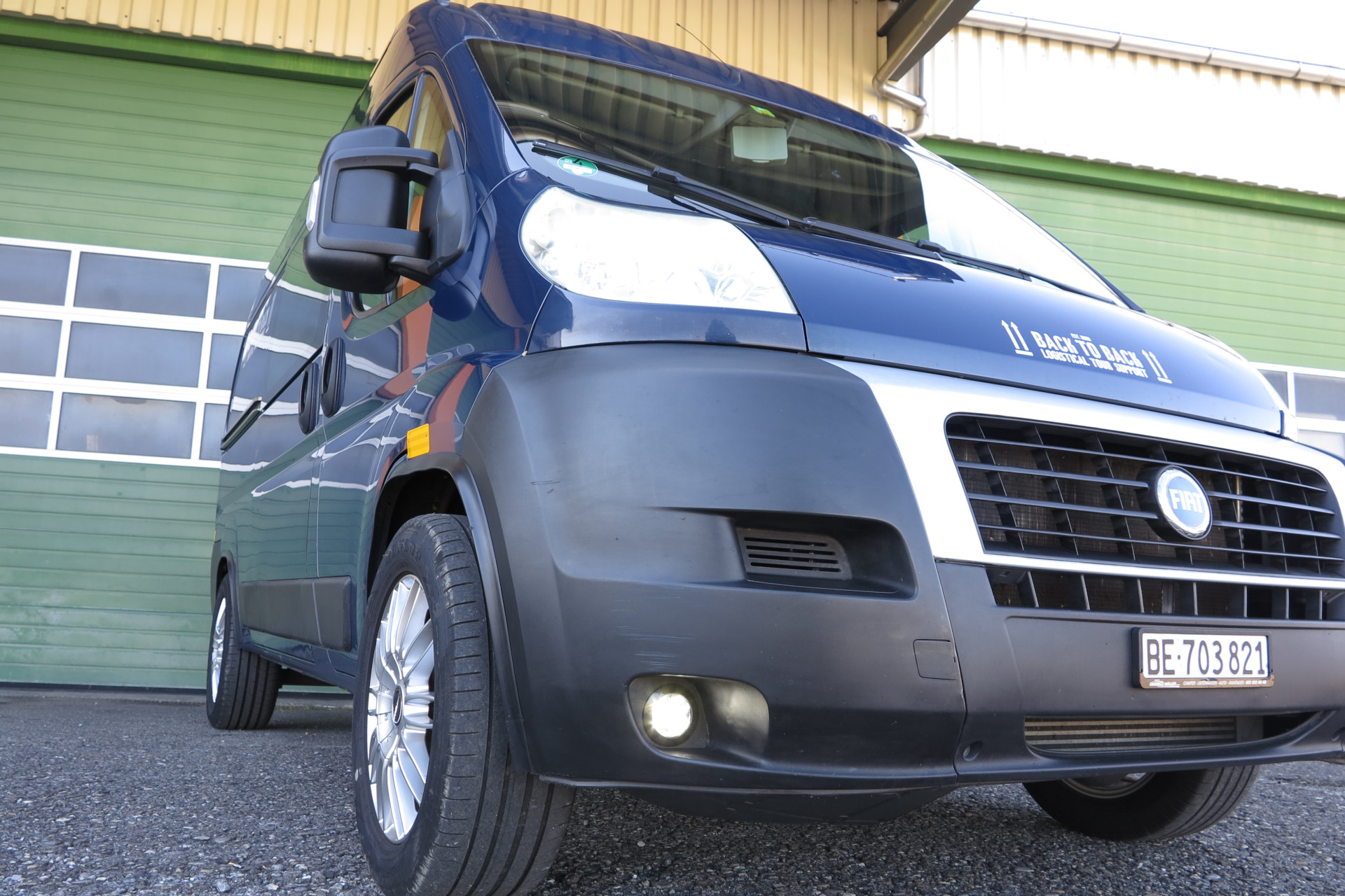 FIAT_Ducato_Hochraum_front_froschperspektive_2.JPG