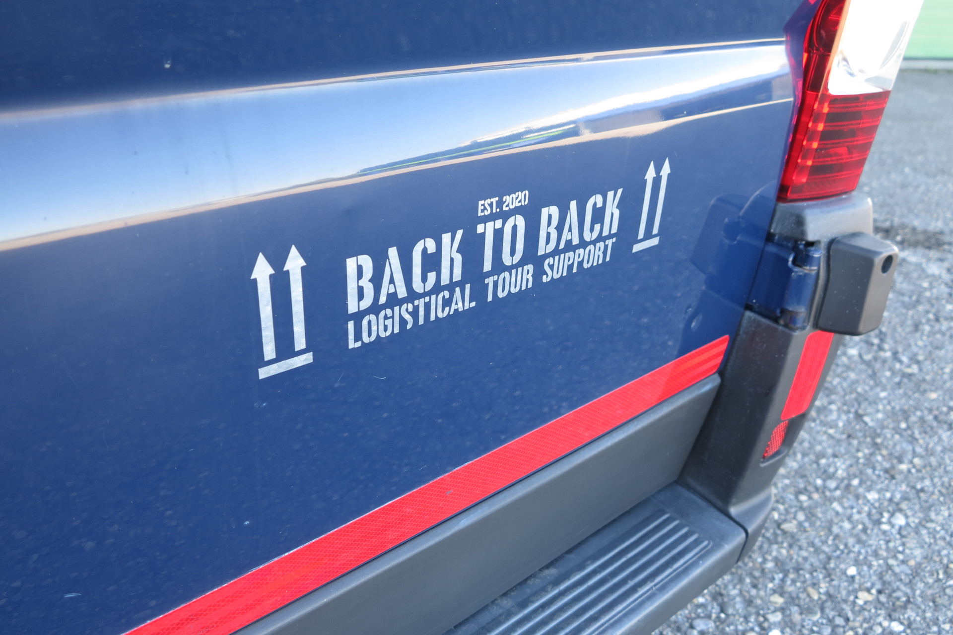 FIAT_Ducato_Hochraum_heck_logo_klein.JPG